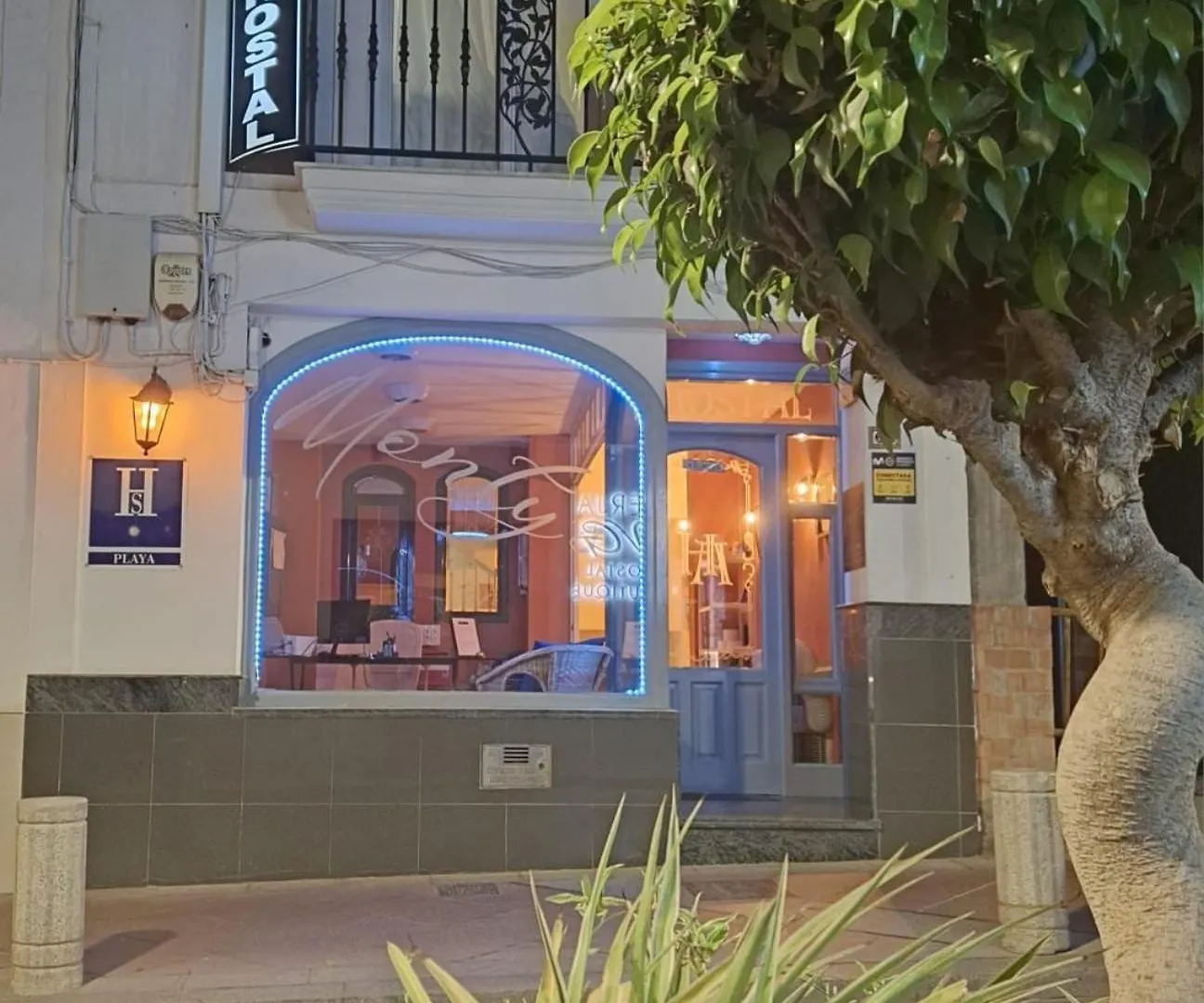 Hostal Montys Nerja Hostel