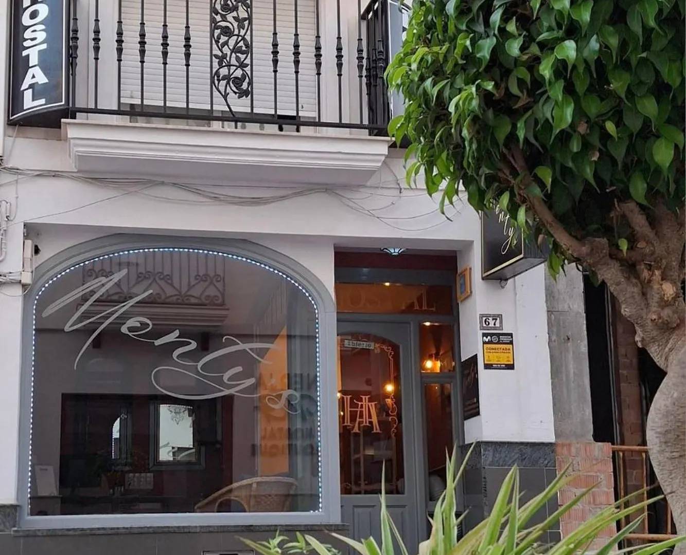 Hostal Montys Nerja