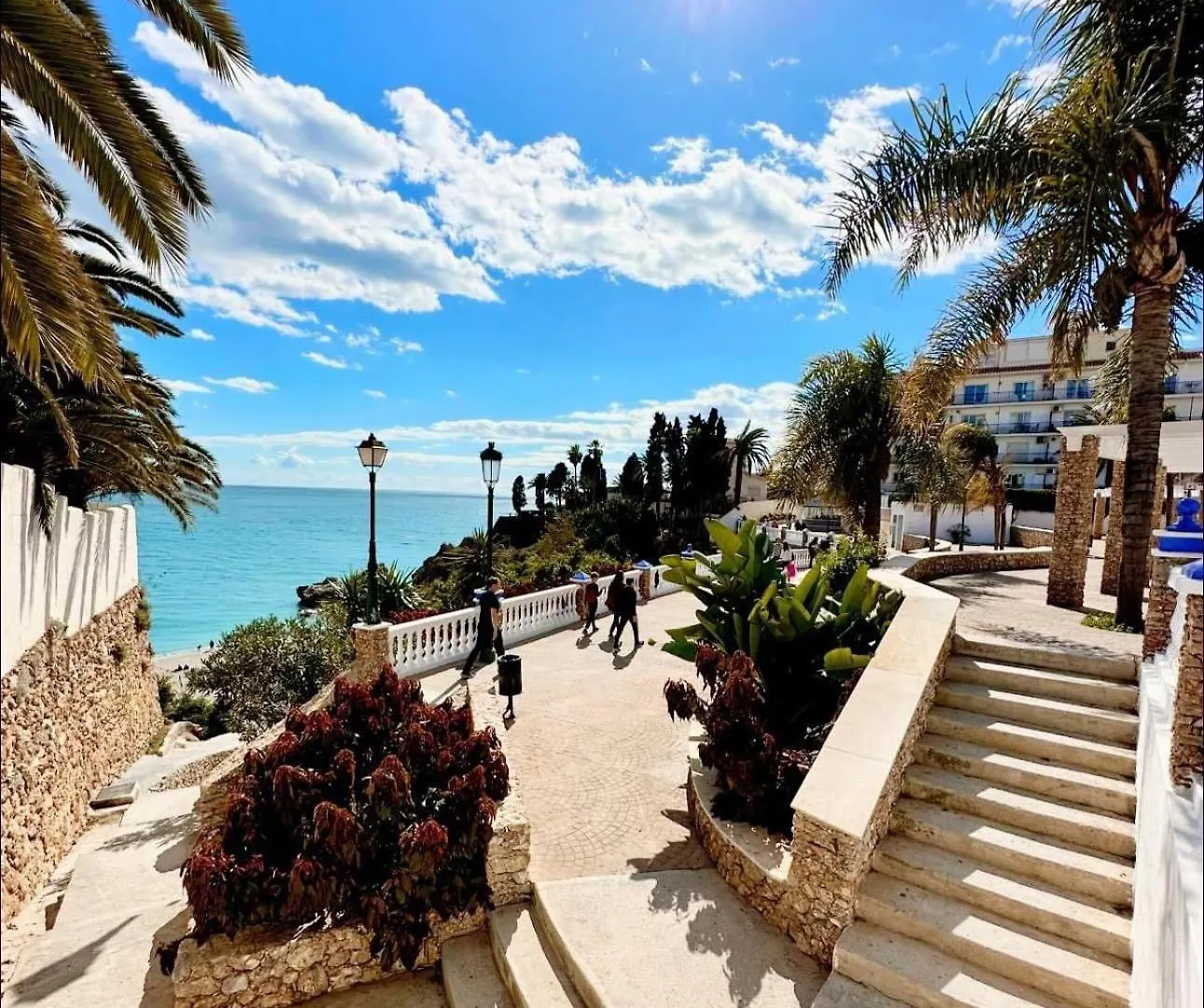 Hostal Montys Nerja