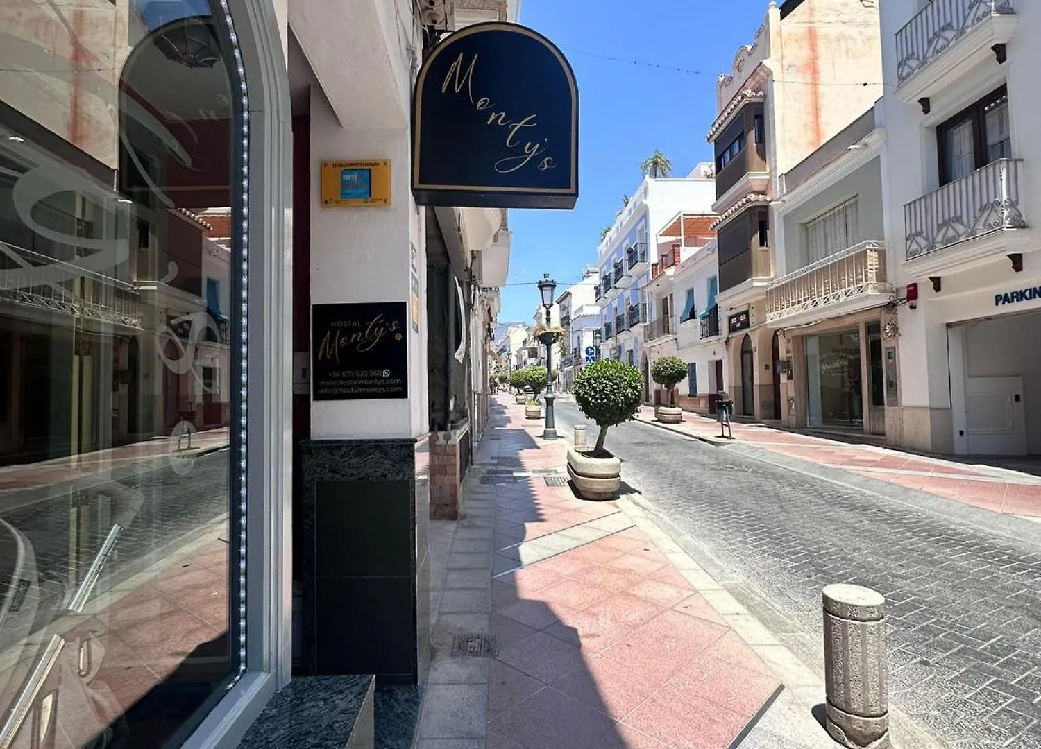 Hostal Montys Nerja