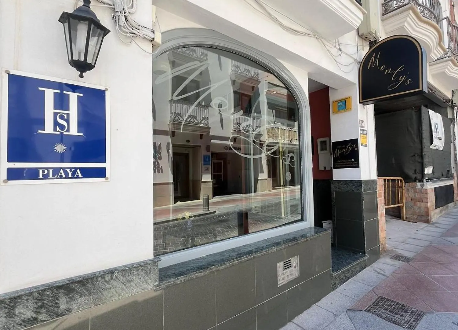 Hostel Hostal Montys Nerja