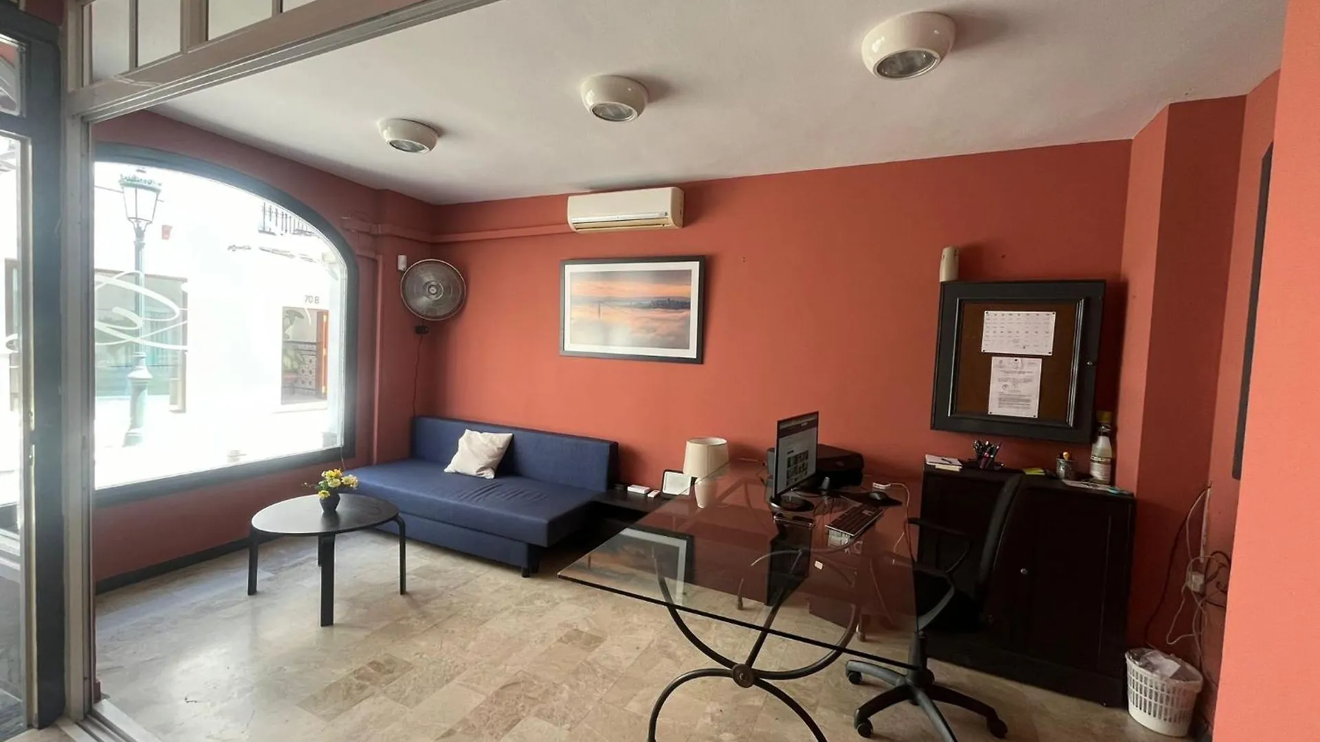 Hostal Montys Nerja Hostel