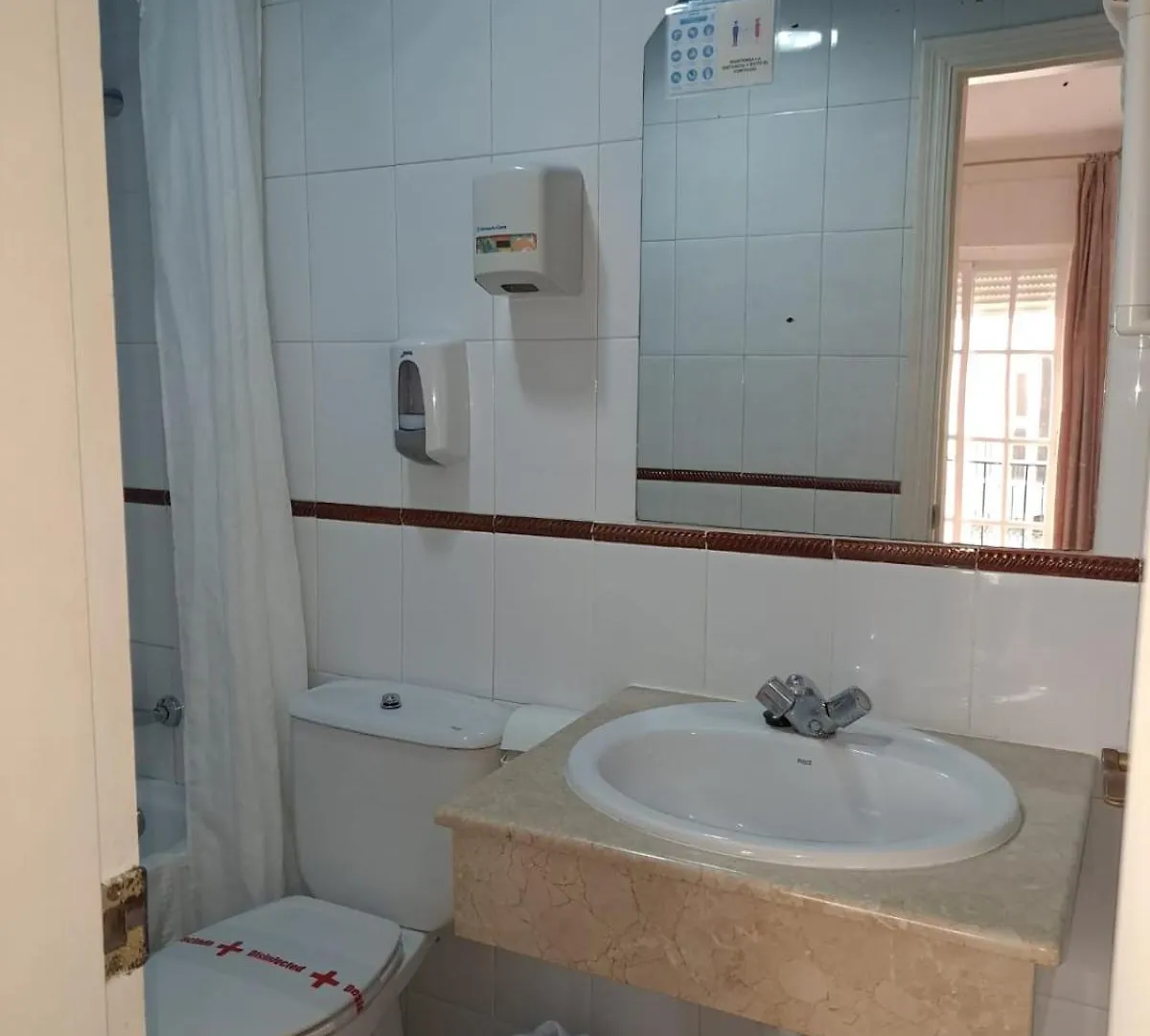 Hostal Montys Nerja 0*,  Espagne
