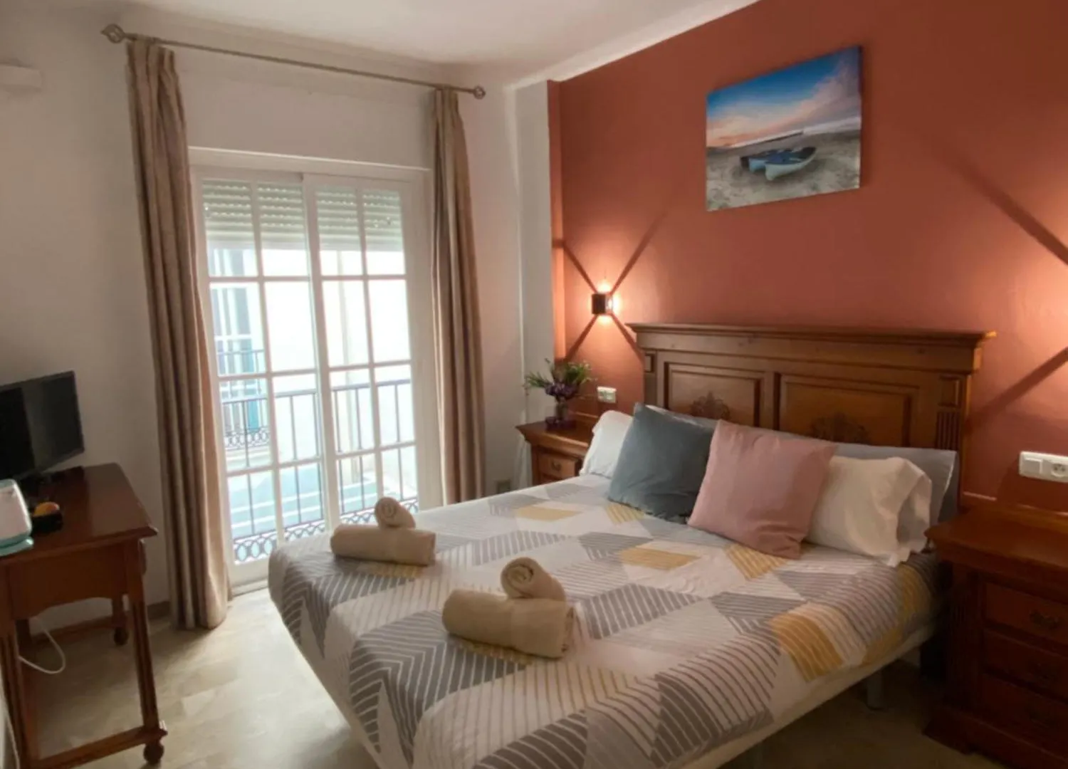 Hostal Montys Nerja Auberge de jeunesse